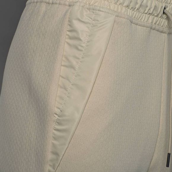 NEW Women's Medium NIKE TECH PACK Active Capri Yoga Casual Fleece Pants Cream 83 - Picture 5 of 5